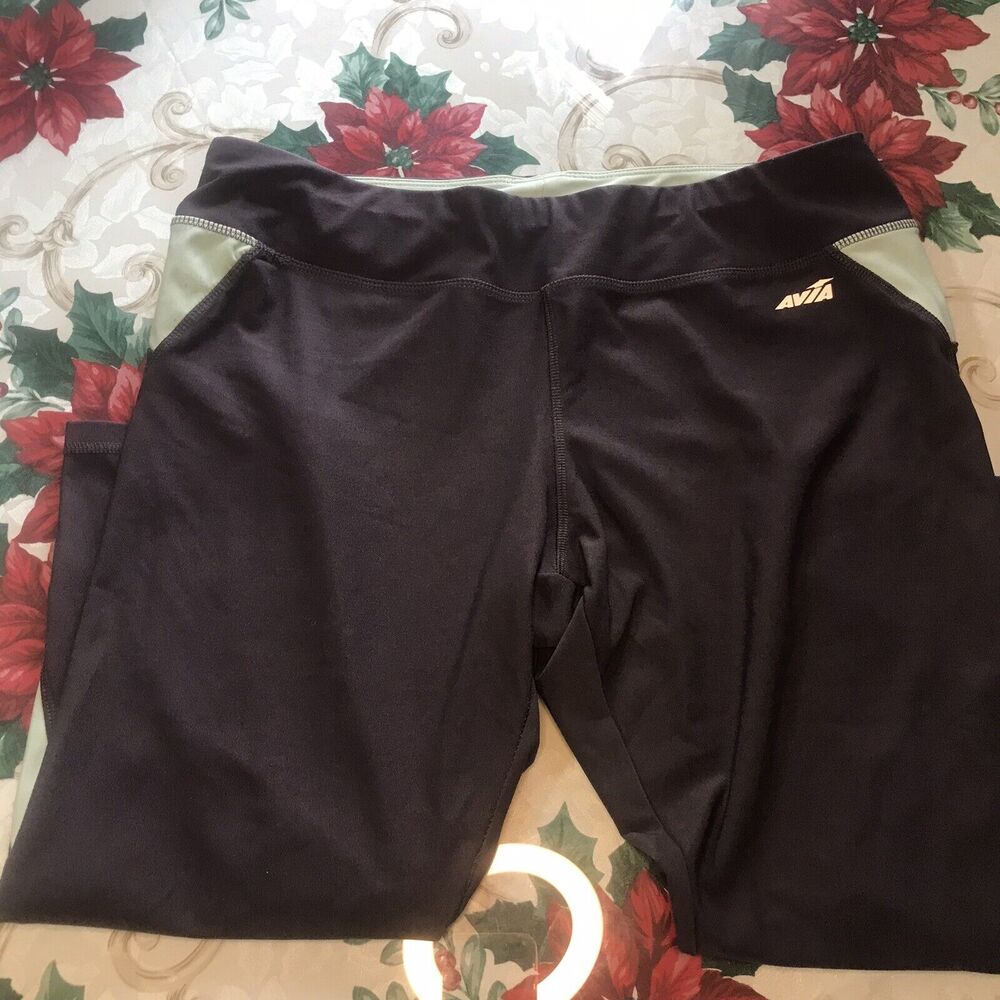 Avia‎ Womens Capri Style Leggings, Gray Green Yoga/Exercise/Pilates Pants - L